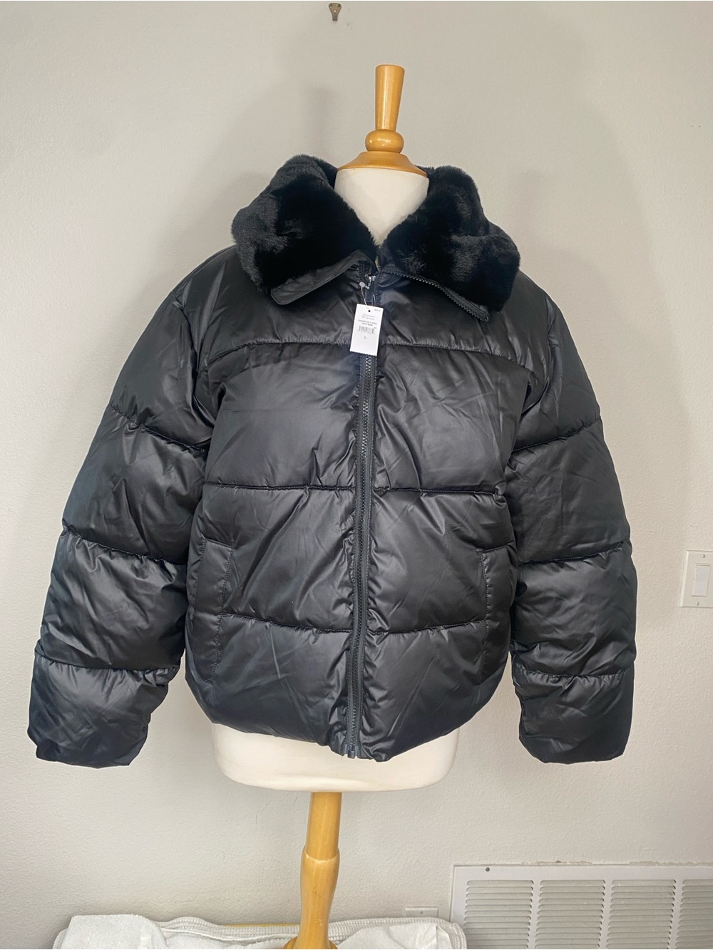 NWT New GAP Womens Black Faux Fur Zip Puffer Jacket Size Large Cabincore Outdoor